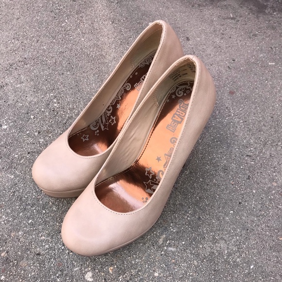 High Heels Size 7.5 - Picture 2 of 4